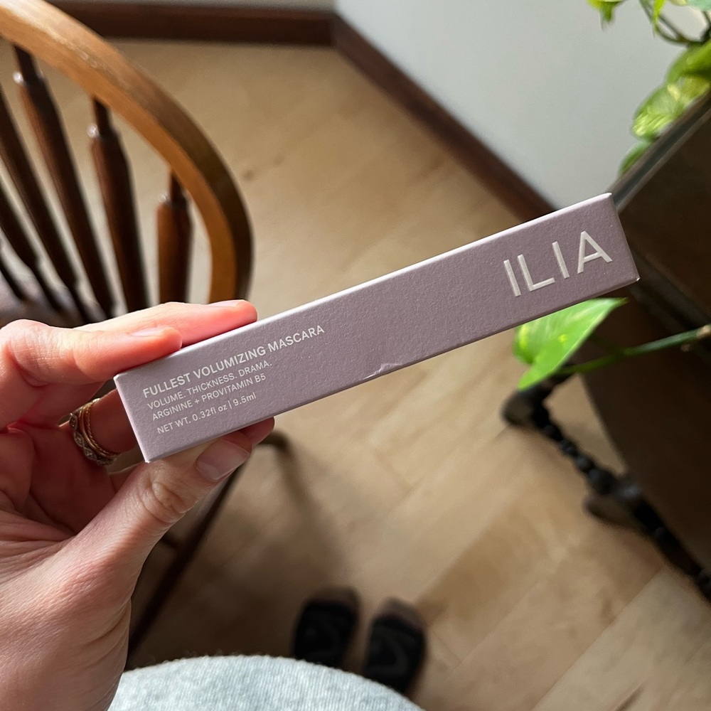 Ilia fullest volumizing mascara in black